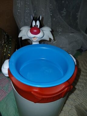 Sylvester the Cat food dish Warner Bros